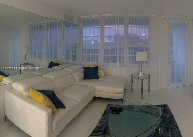 A12027437 — Miami Beach