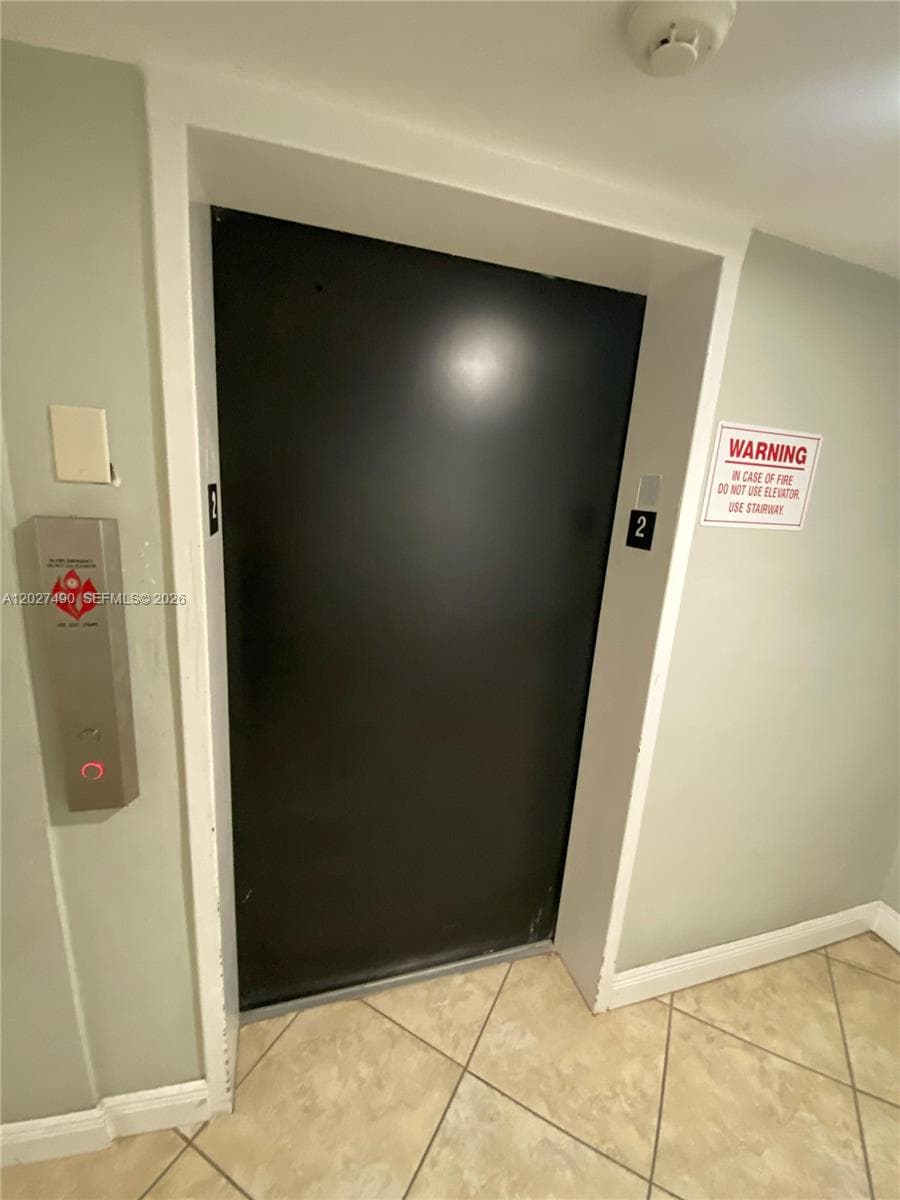 A12027490 — Miami Beach — 22