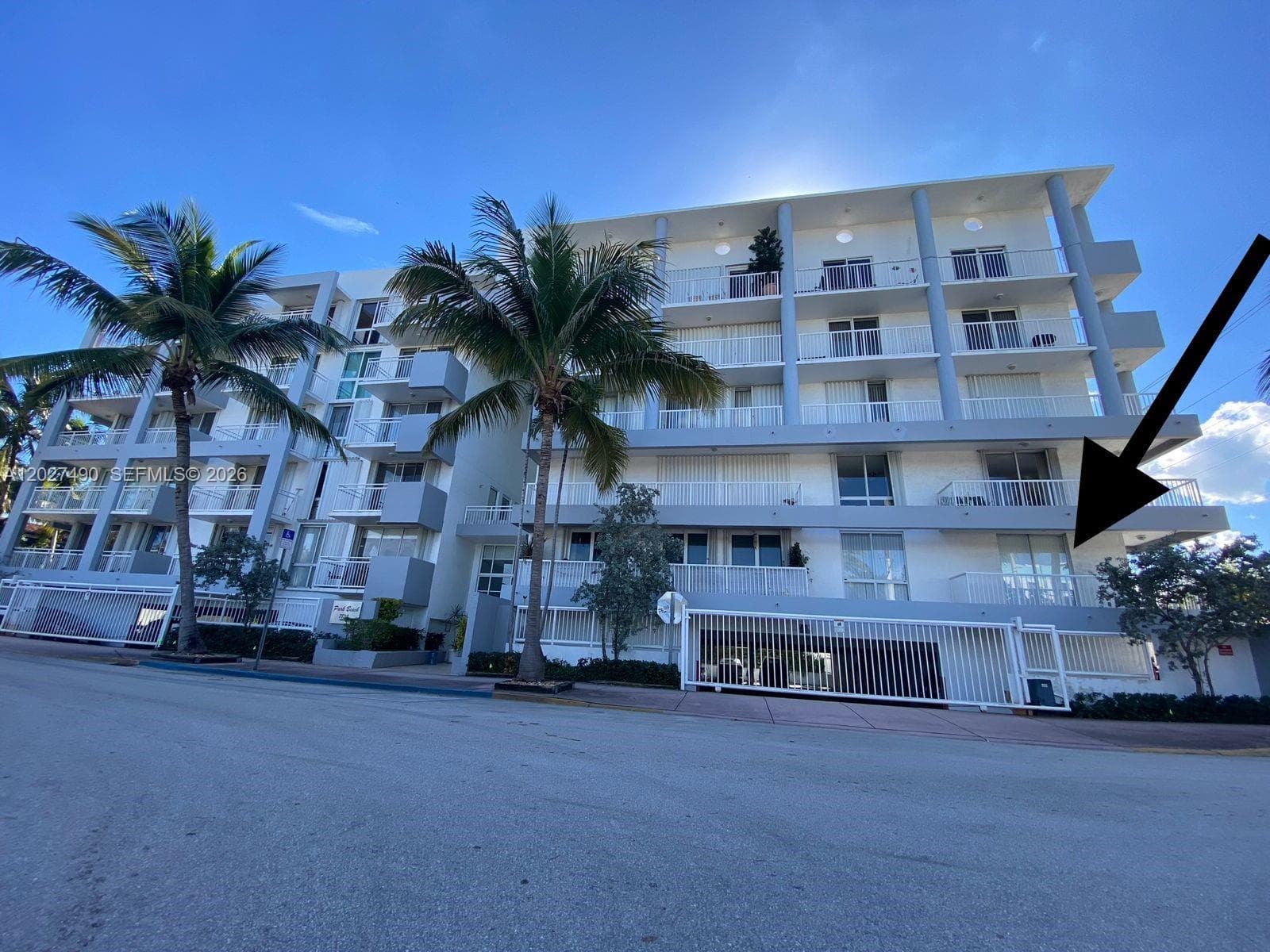 A12027490 — Miami Beach