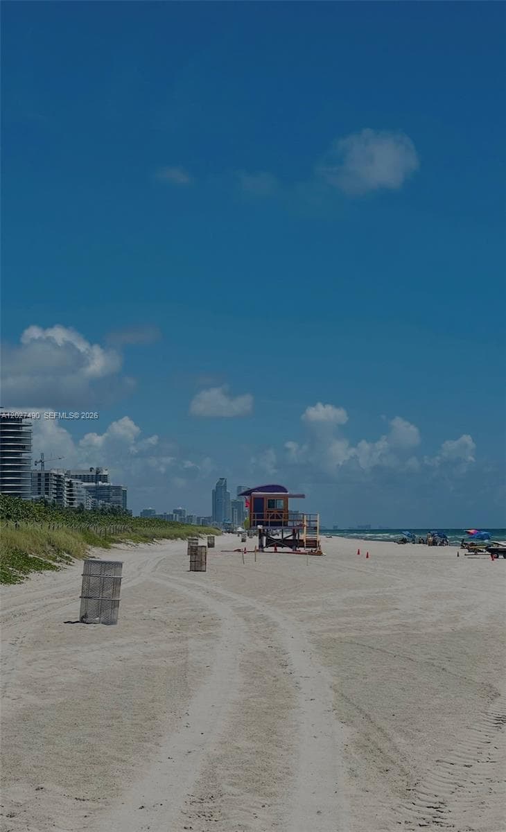 A12027490 — Miami Beach — 33