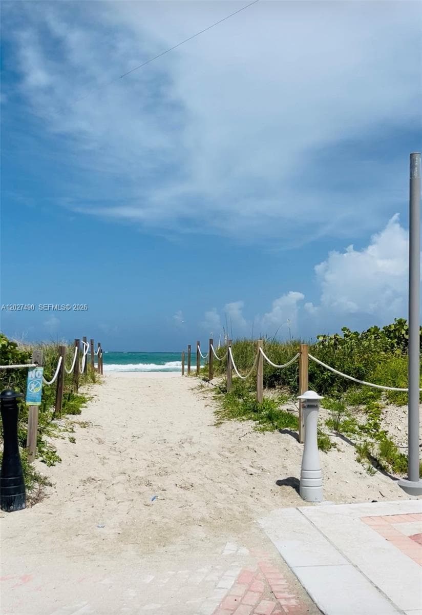 A12027490 — Miami Beach — 35