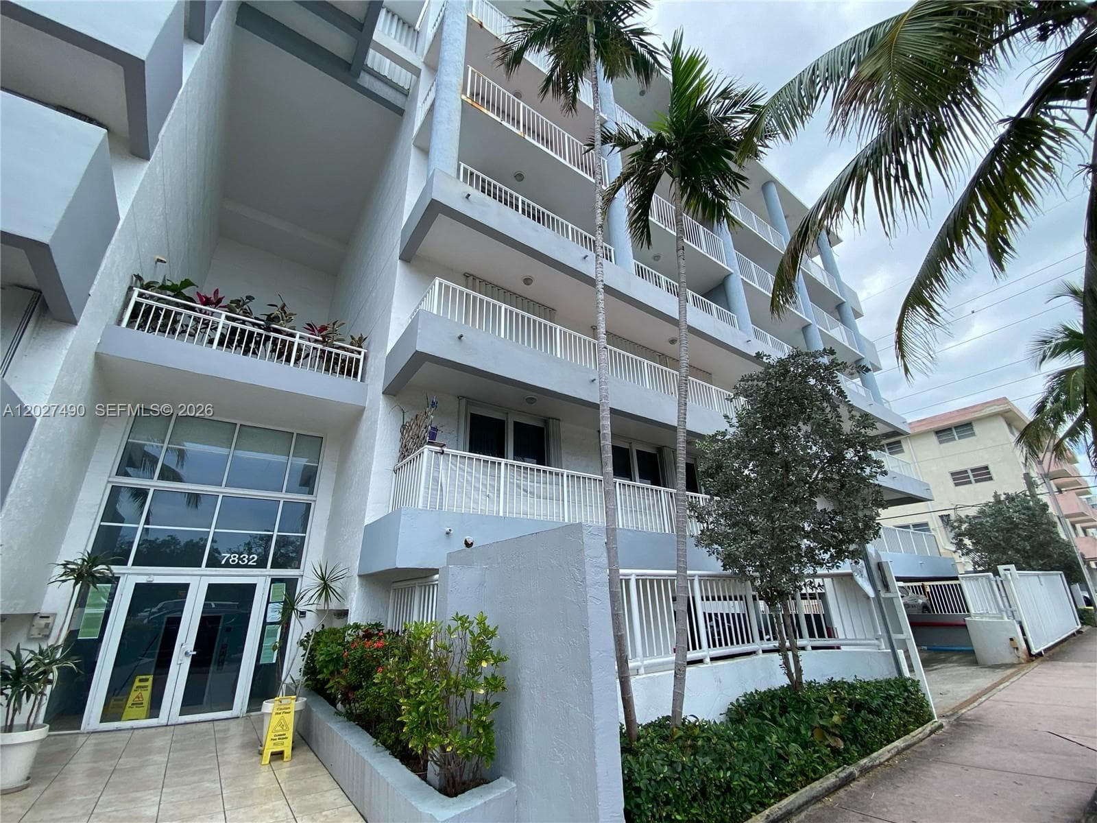 A12027490 — Miami Beach — 4