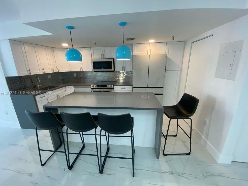 A12027490 — Miami Beach — 8