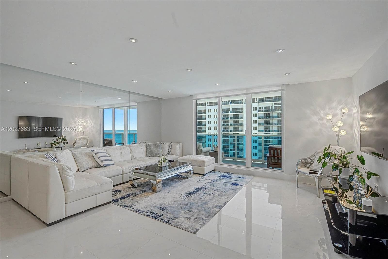 A12027663 — Miami Beach — 8