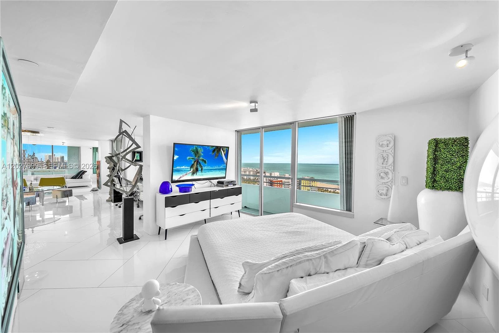 A12027699 — Miami Beach — 16