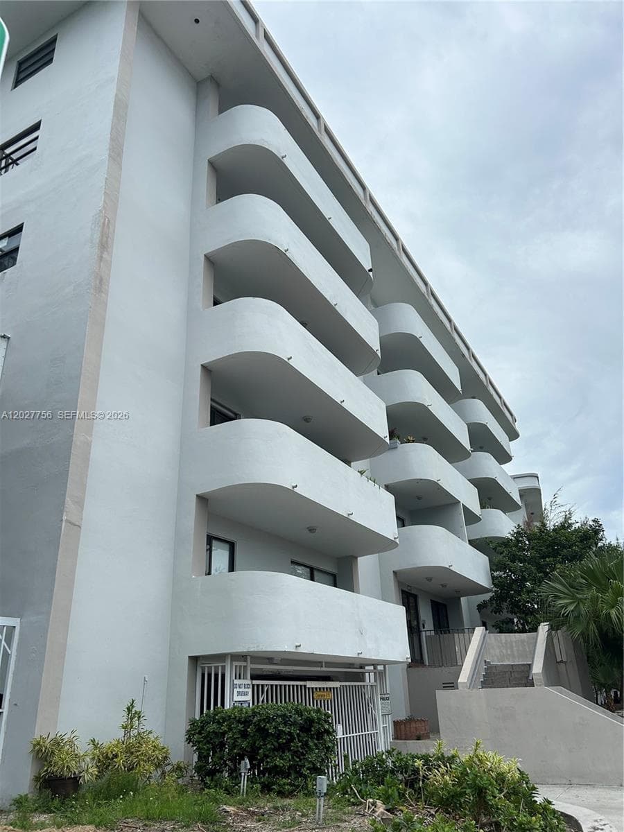 A12027756 — Miami Beach
