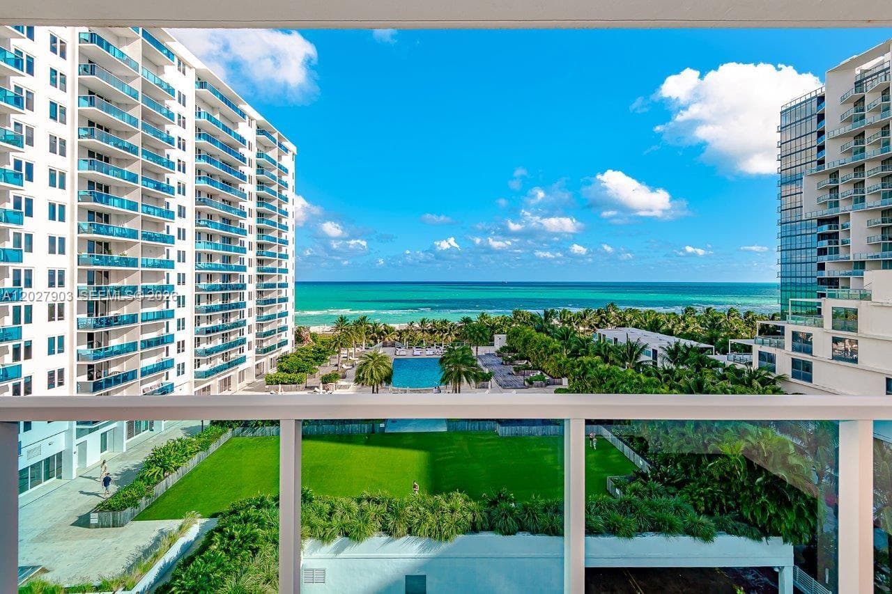 A12027903 — Miami Beach — 12