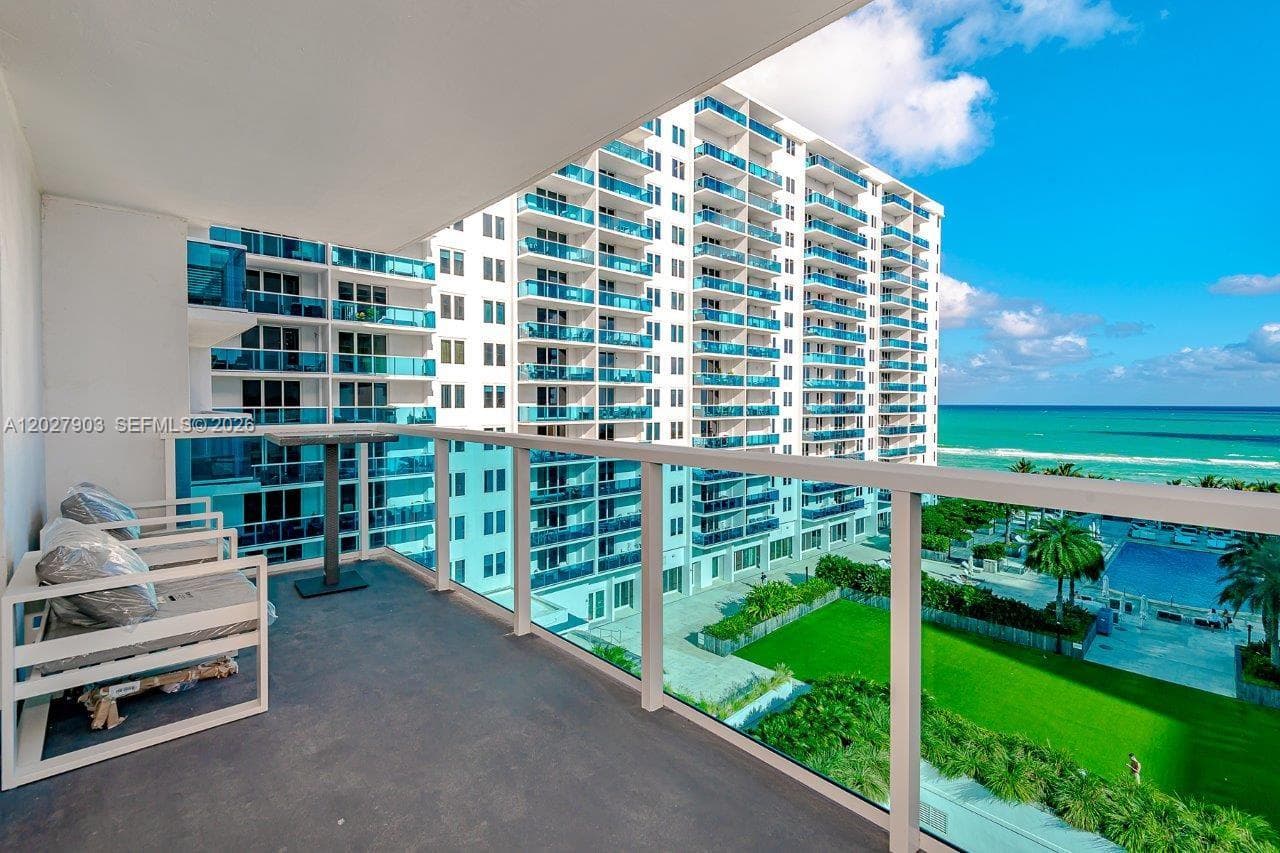 A12027903 — Miami Beach — 10
