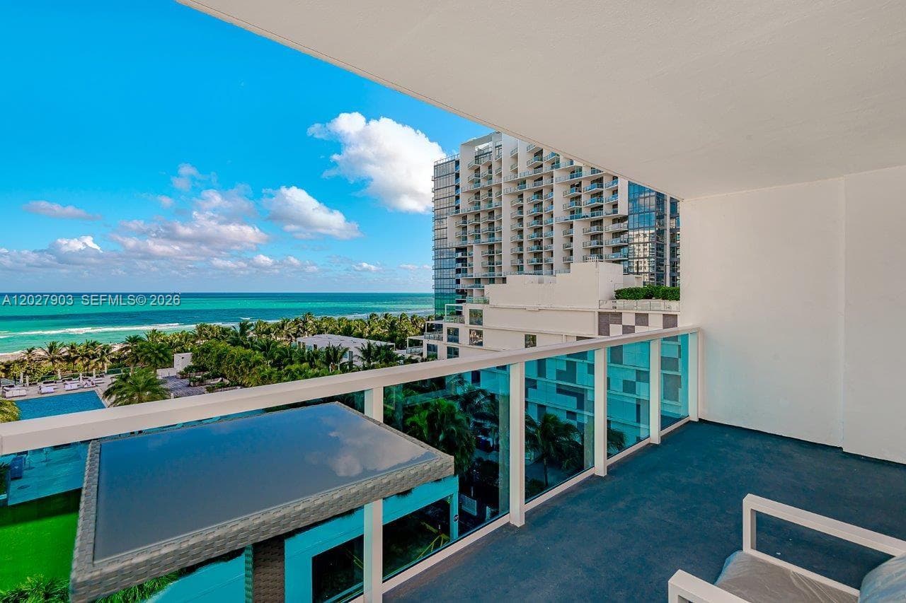 A12027903 — Miami Beach — 11