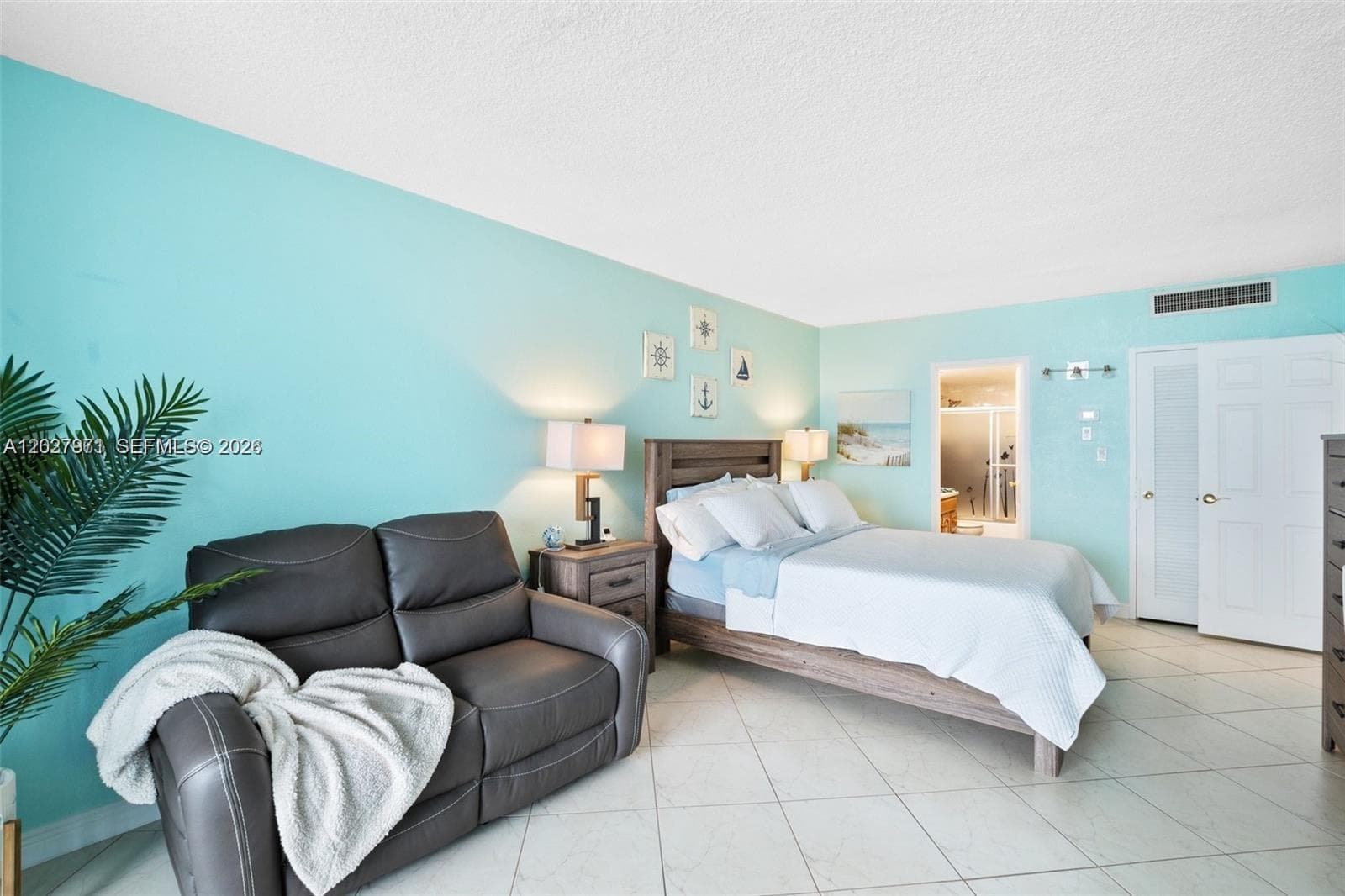 A12027971 — Miami Beach — 19