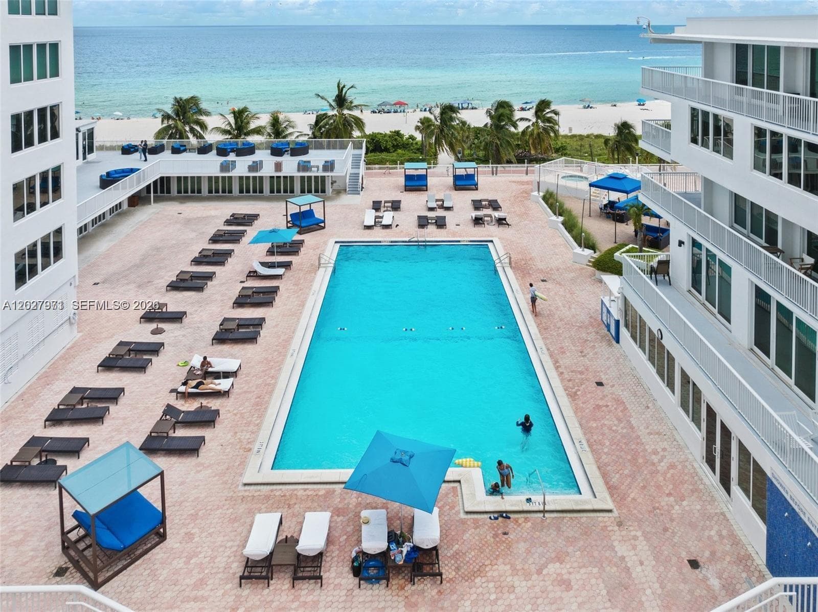 A12027971 — Miami Beach — 31