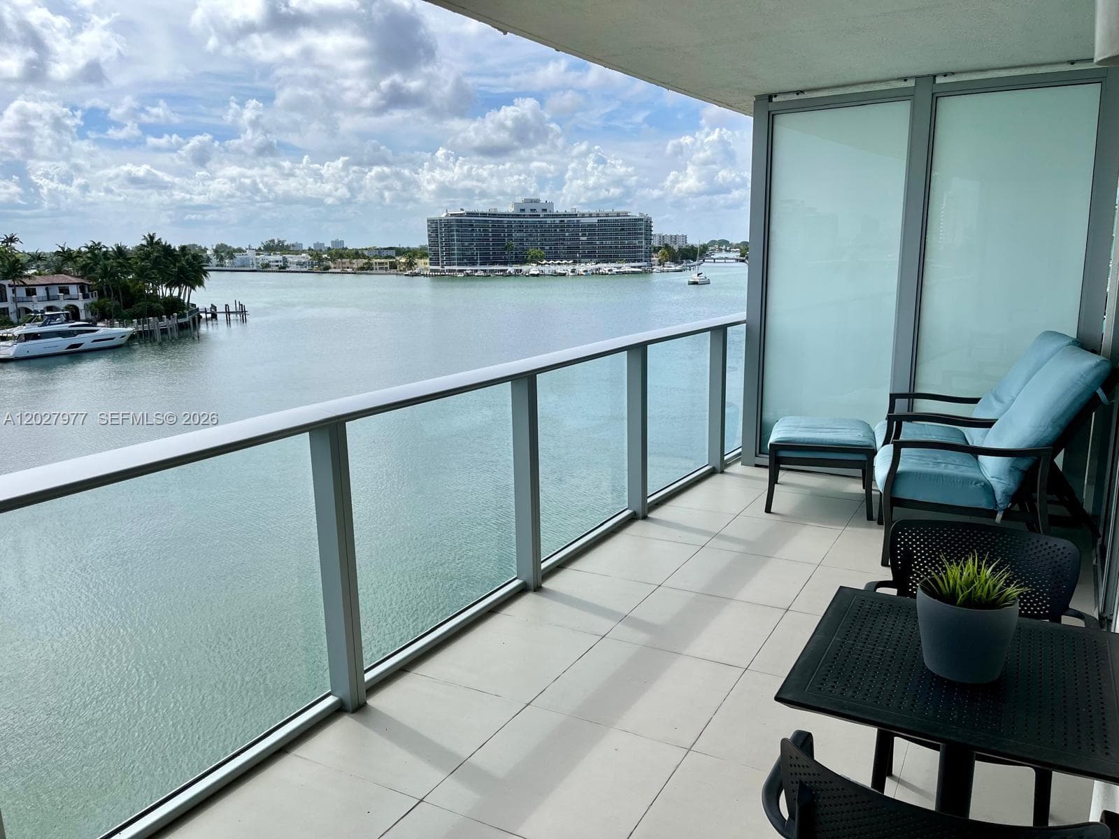 A12027977 — Miami Beach