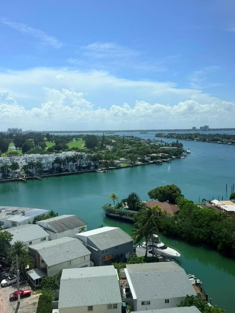 A12028048 — Miami Beach — 2