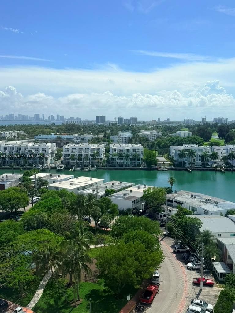 A12028048 — Miami Beach — 13