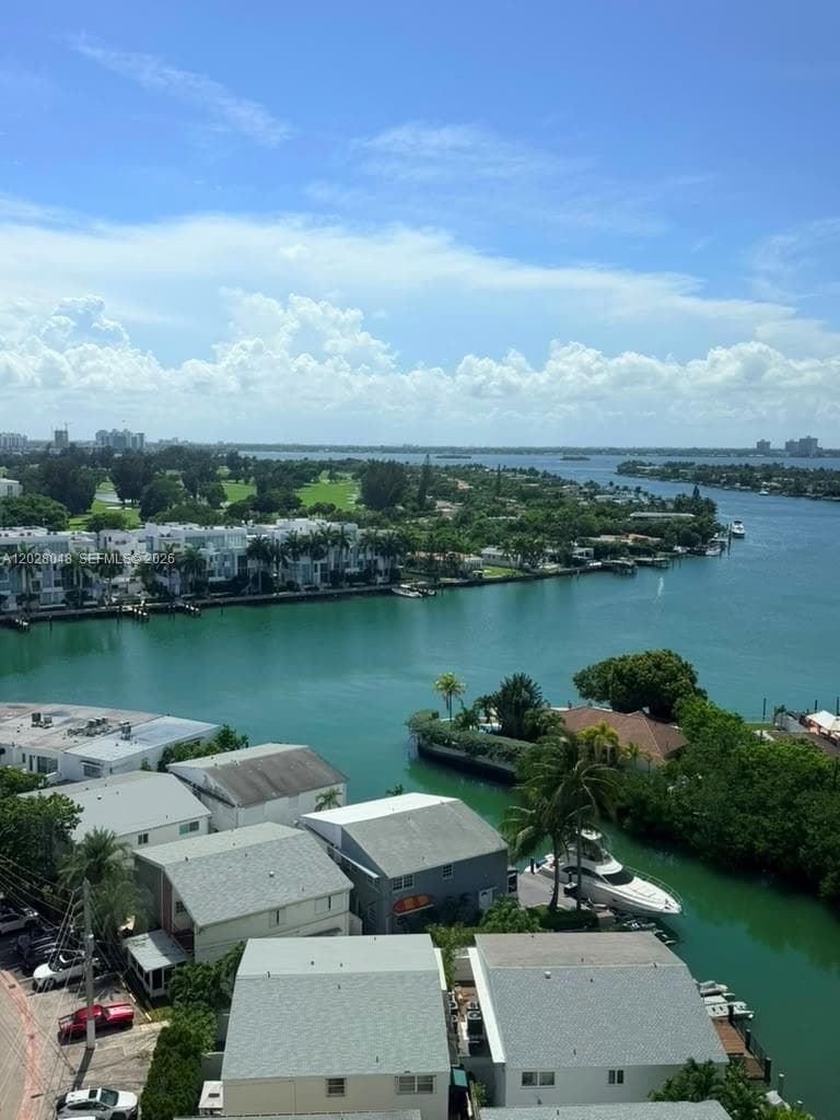 A12028048 — Miami Beach — 14