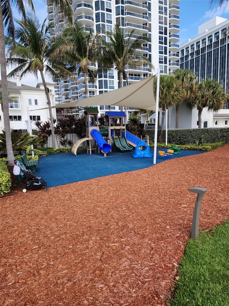 A12028102 — Miami Beach — 64