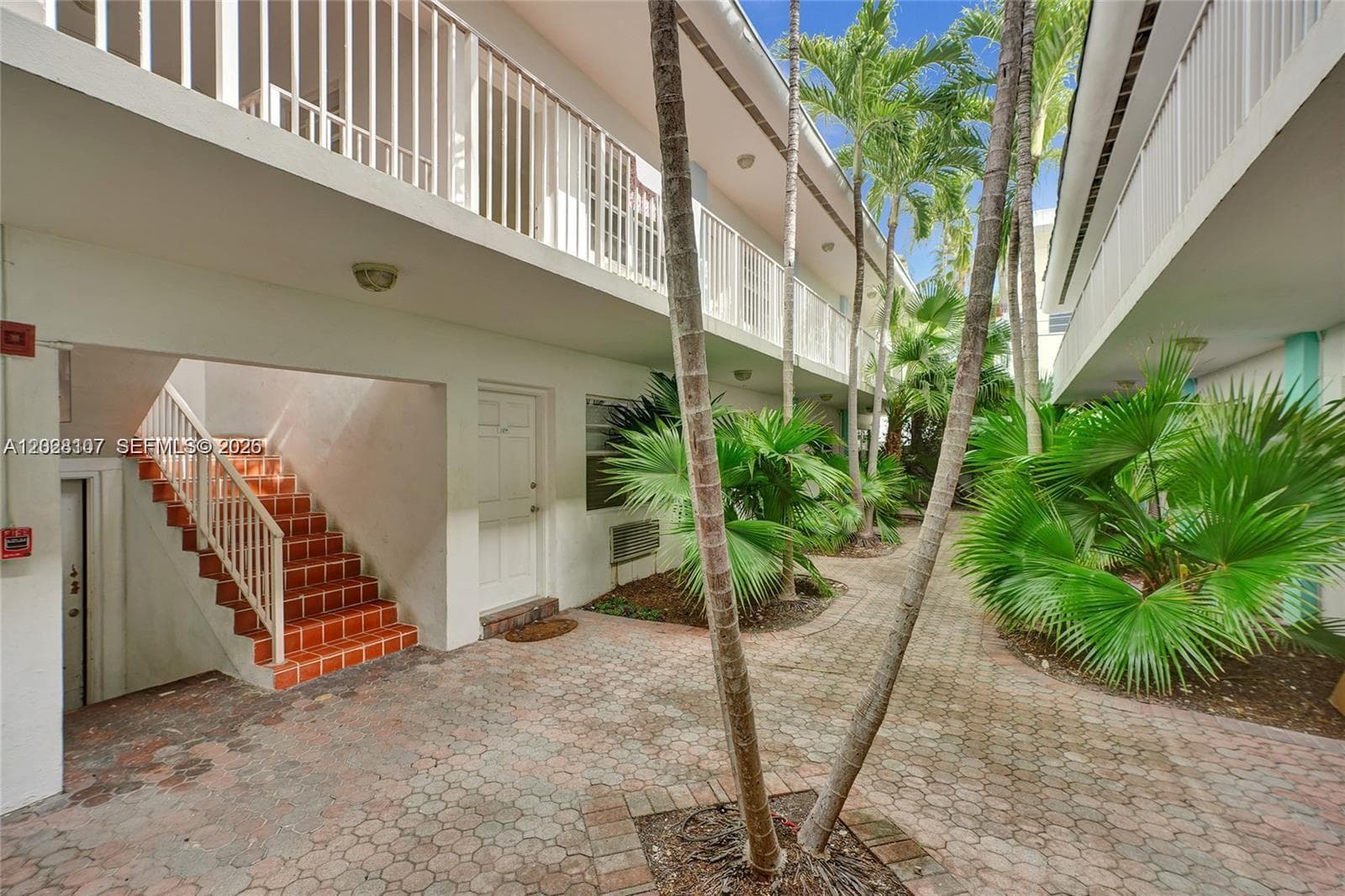 A12028107 — Miami Beach — 10