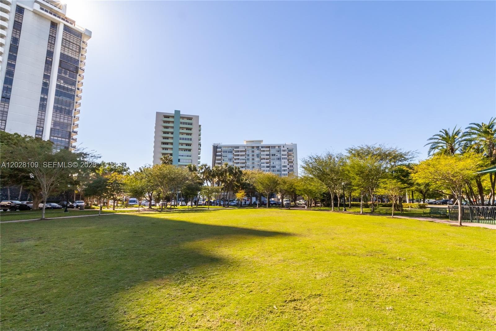 A12028109 — Miami Beach — 43