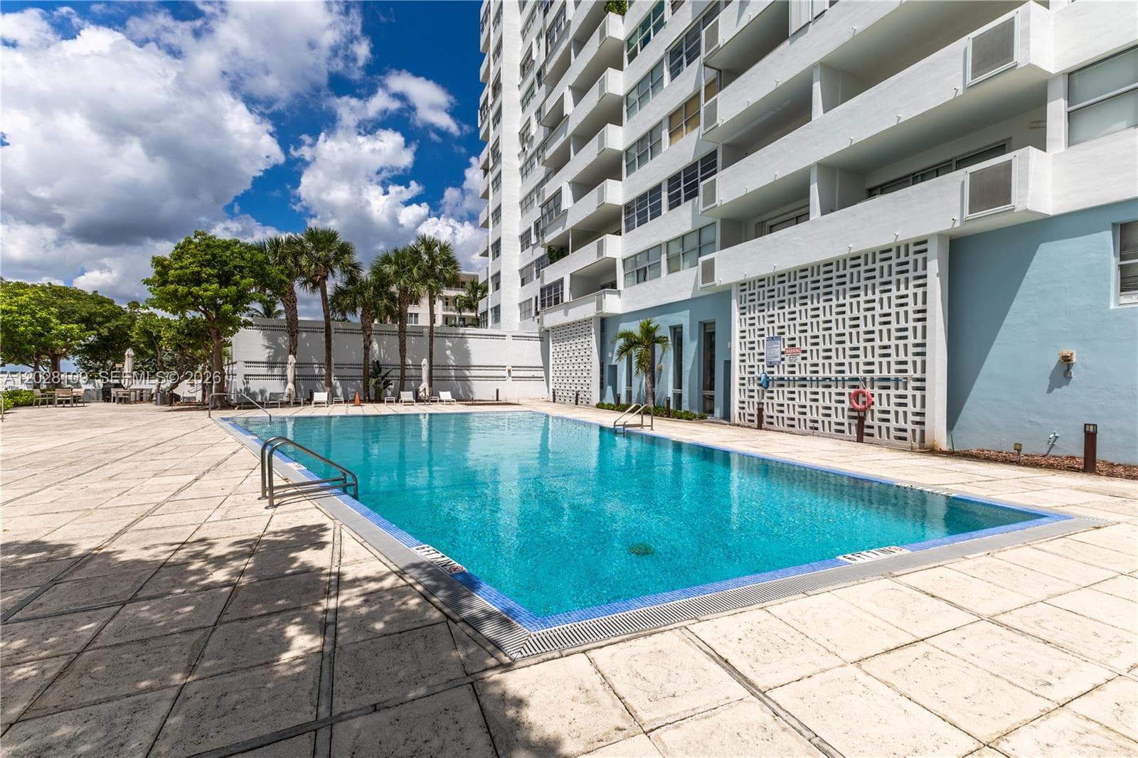 A12028109 — Miami Beach — 34