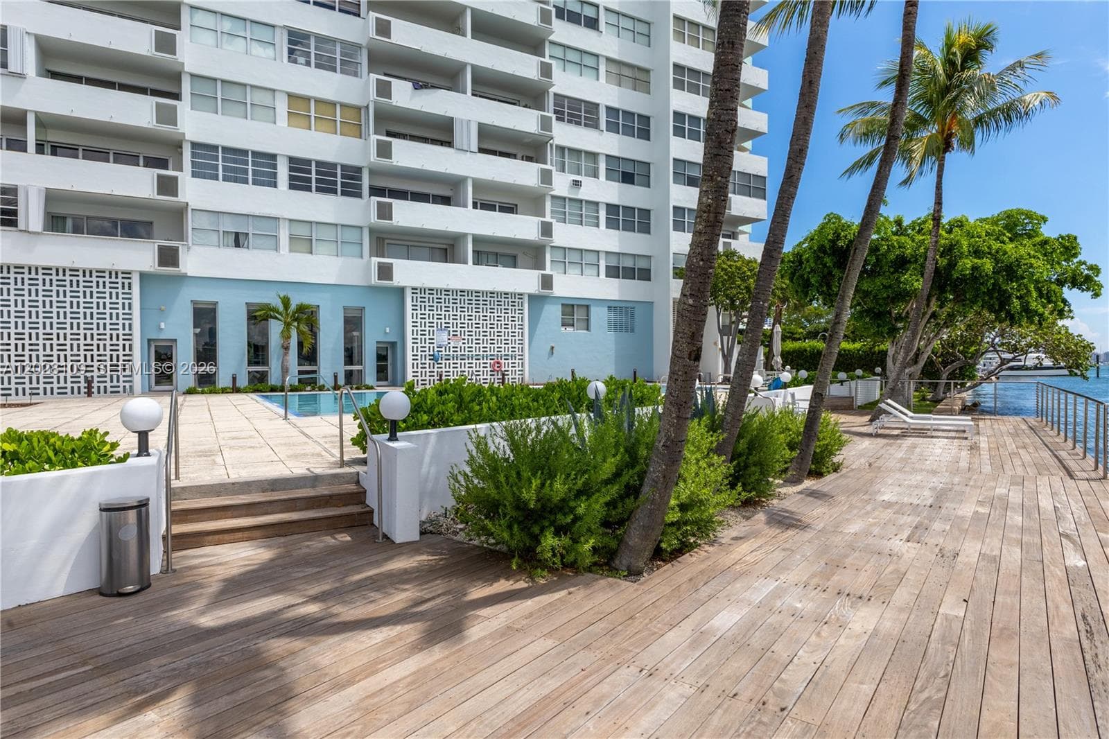 A12028109 — Miami Beach — 37