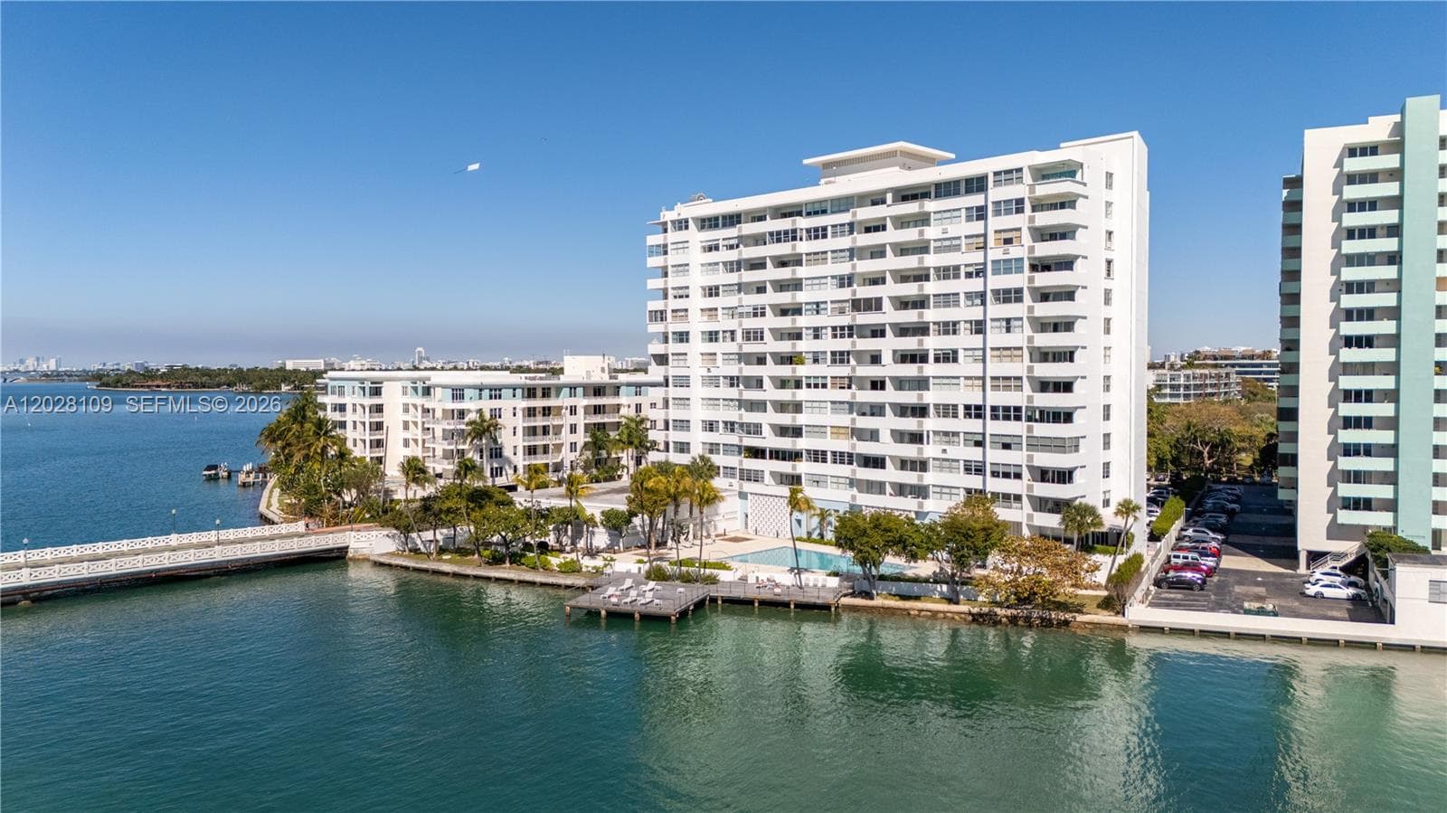 A12028109 — Miami Beach — 48