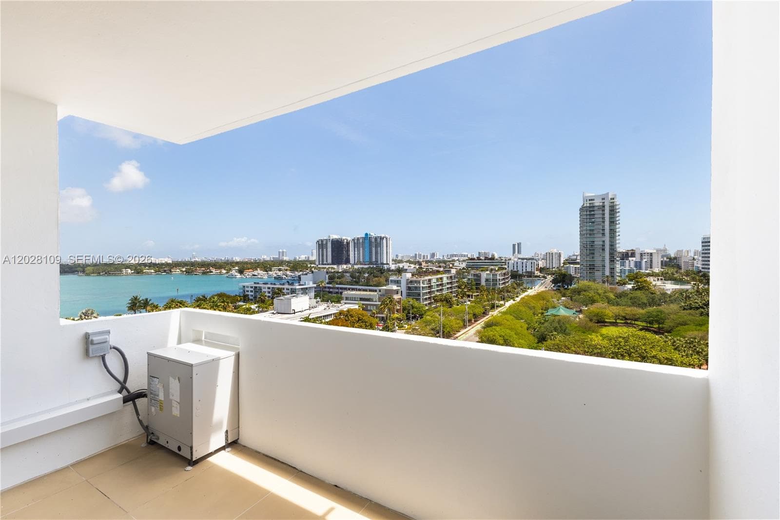 A12028109 — Miami Beach — 19