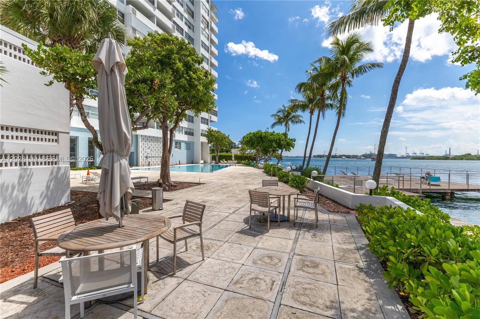 A12028109 — Miami Beach — 39