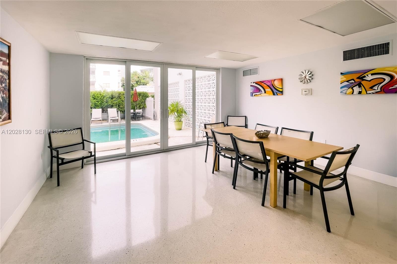 A12028130 — Miami Beach — 14