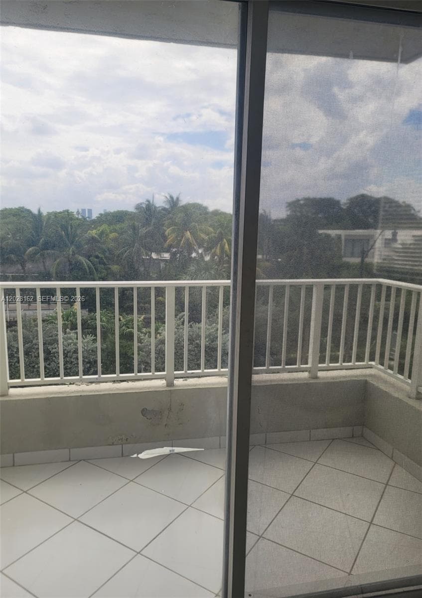 A12028162 — Miami Beach