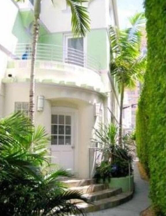 B26034929 — Miami Beach — 7