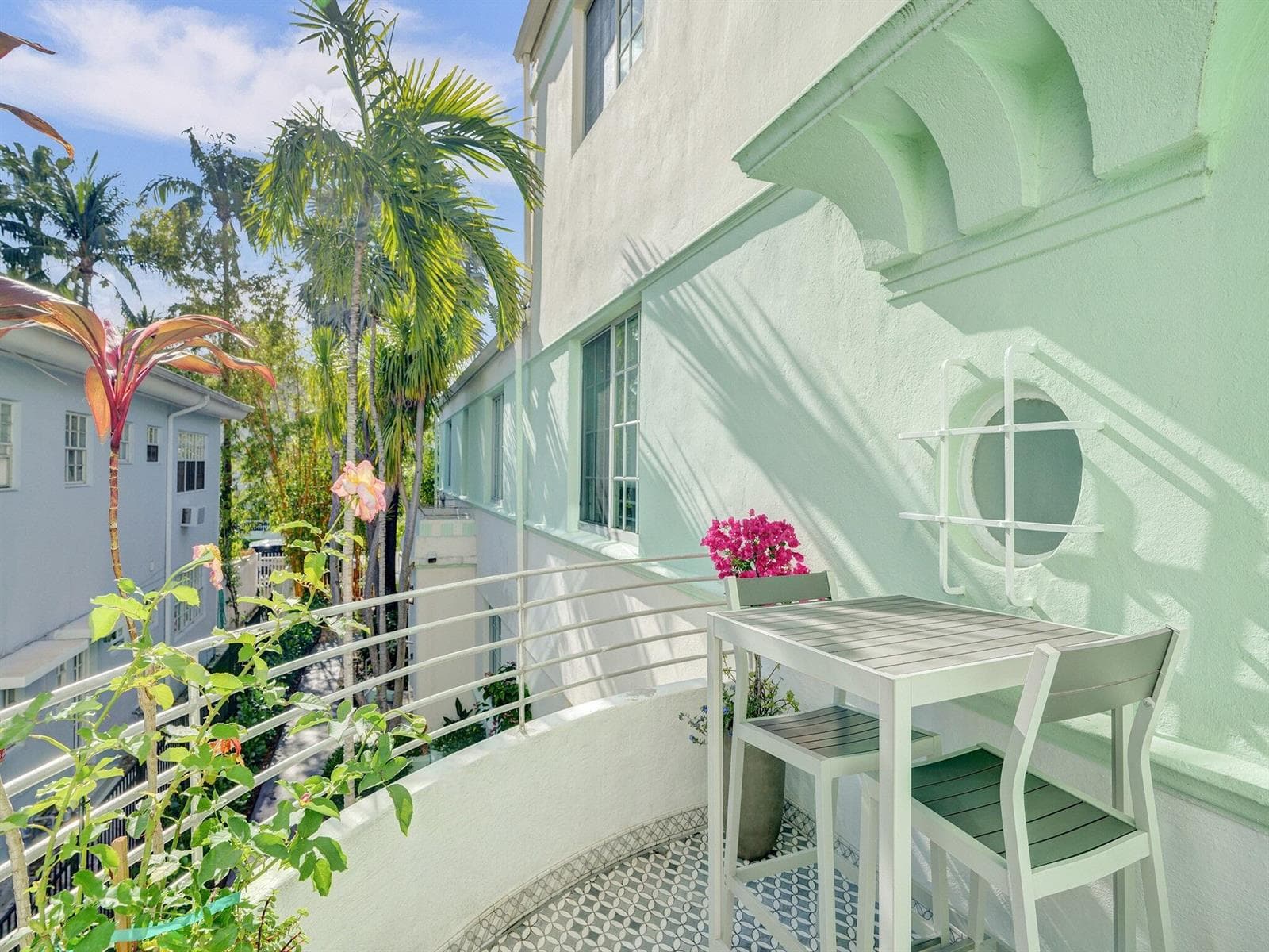 B26034929 — Miami Beach — 28
