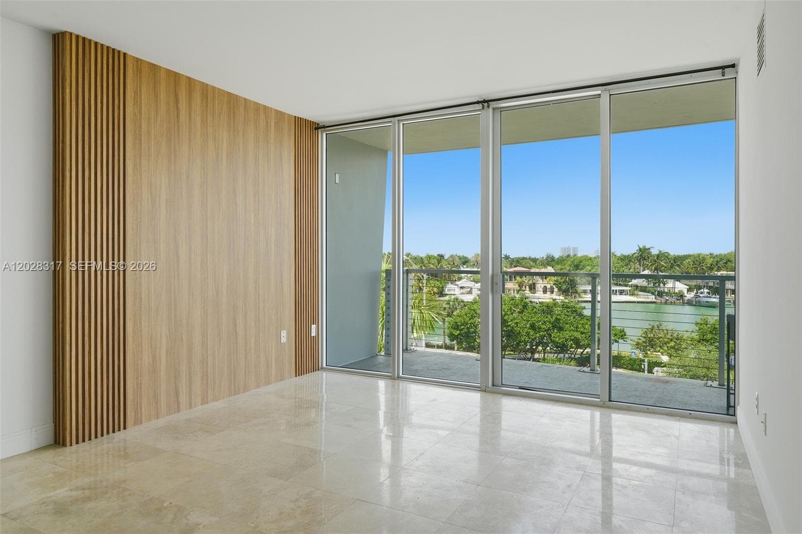 A12028317 — Miami Beach — 2