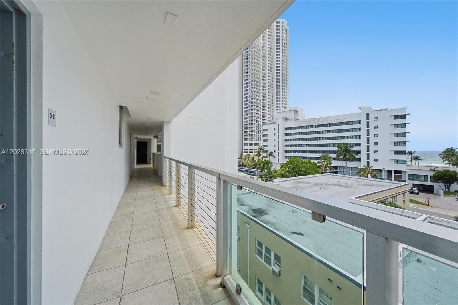 A12028317 — Miami Beach — 28