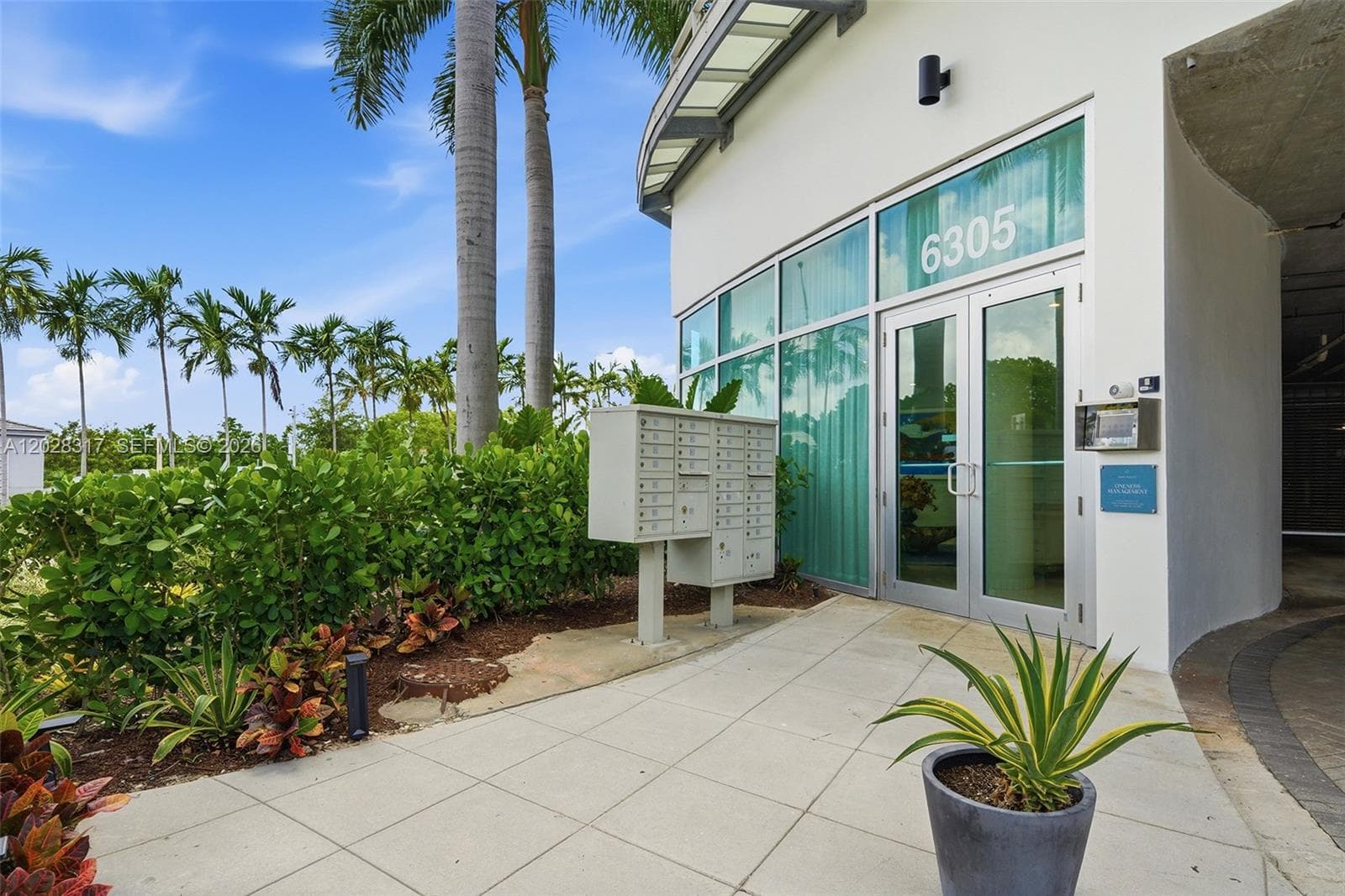 A12028317 — Miami Beach — 34
