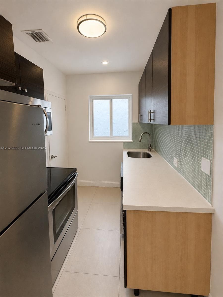 A12028388 — Miami Beach — 4