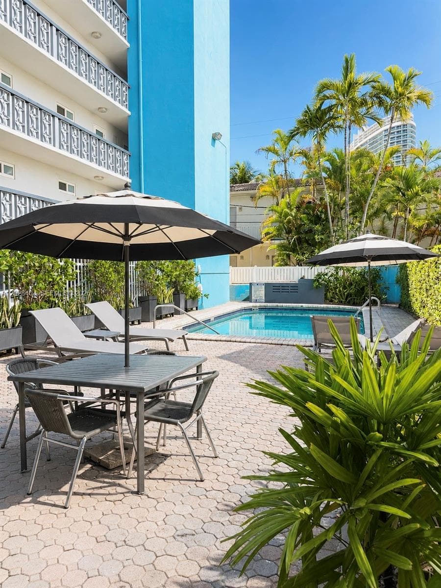A12028404 — Miami Beach — 20