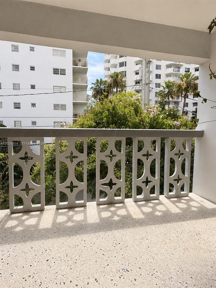 A12028404 — Miami Beach — 18