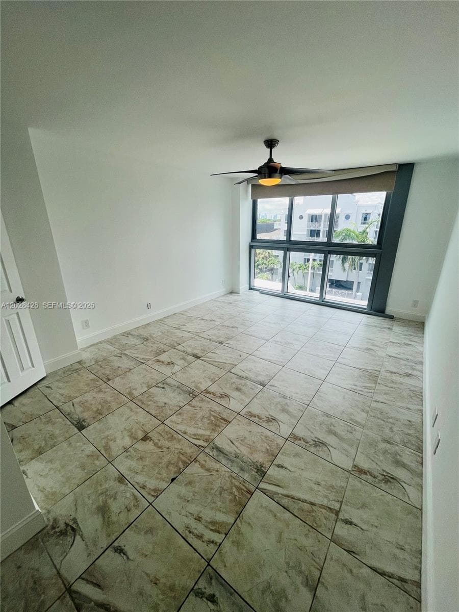 A12028428 — Miami Beach — 17