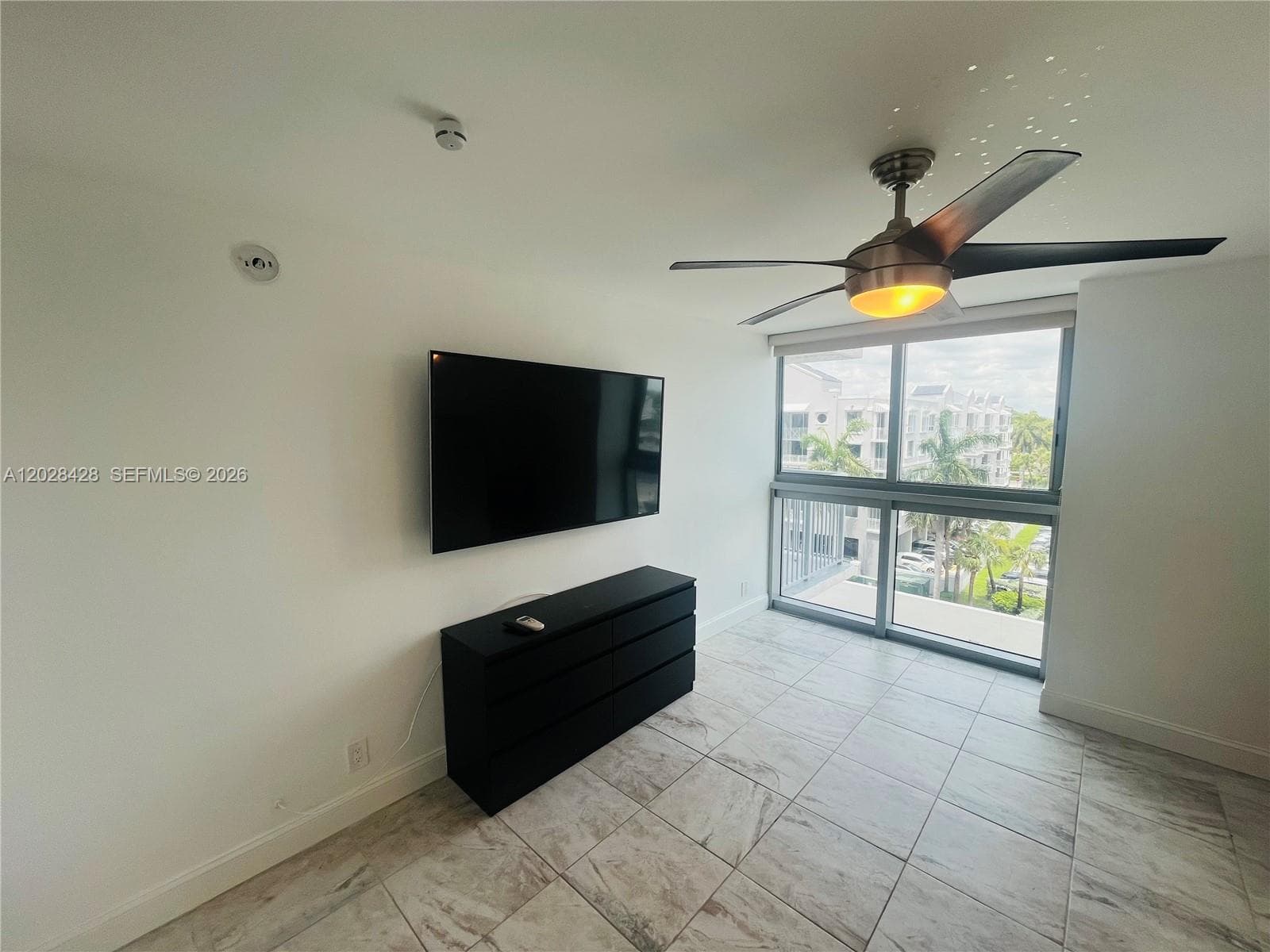 A12028428 — Miami Beach — 16