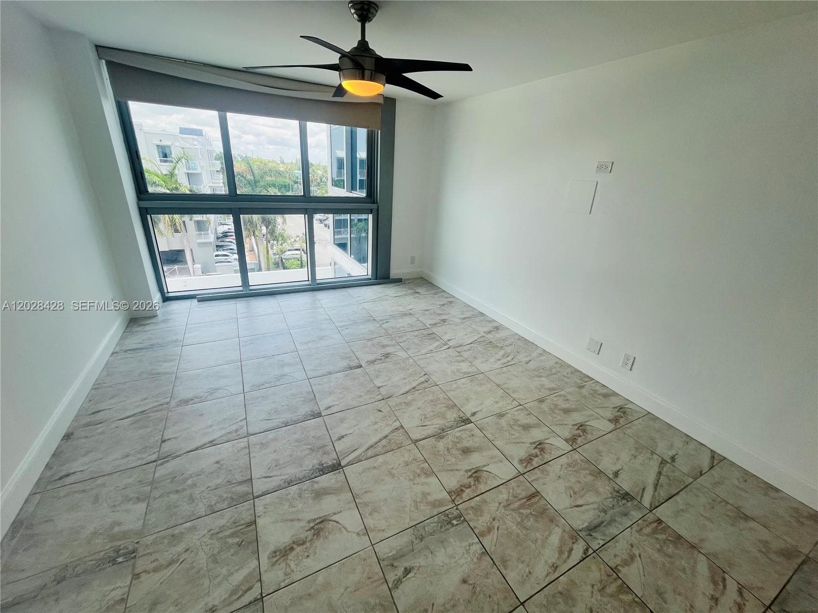 A12028428 — Miami Beach — 11