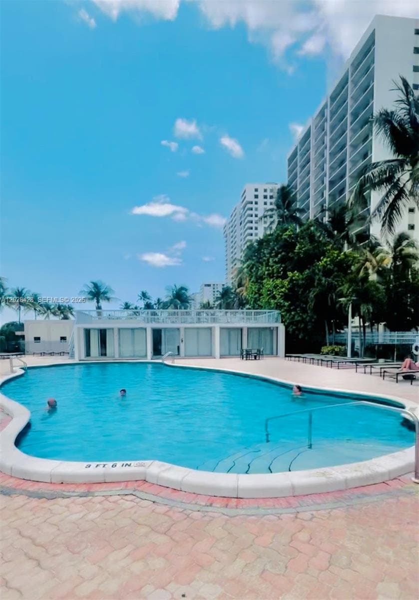 A12028428 — Miami Beach — 29