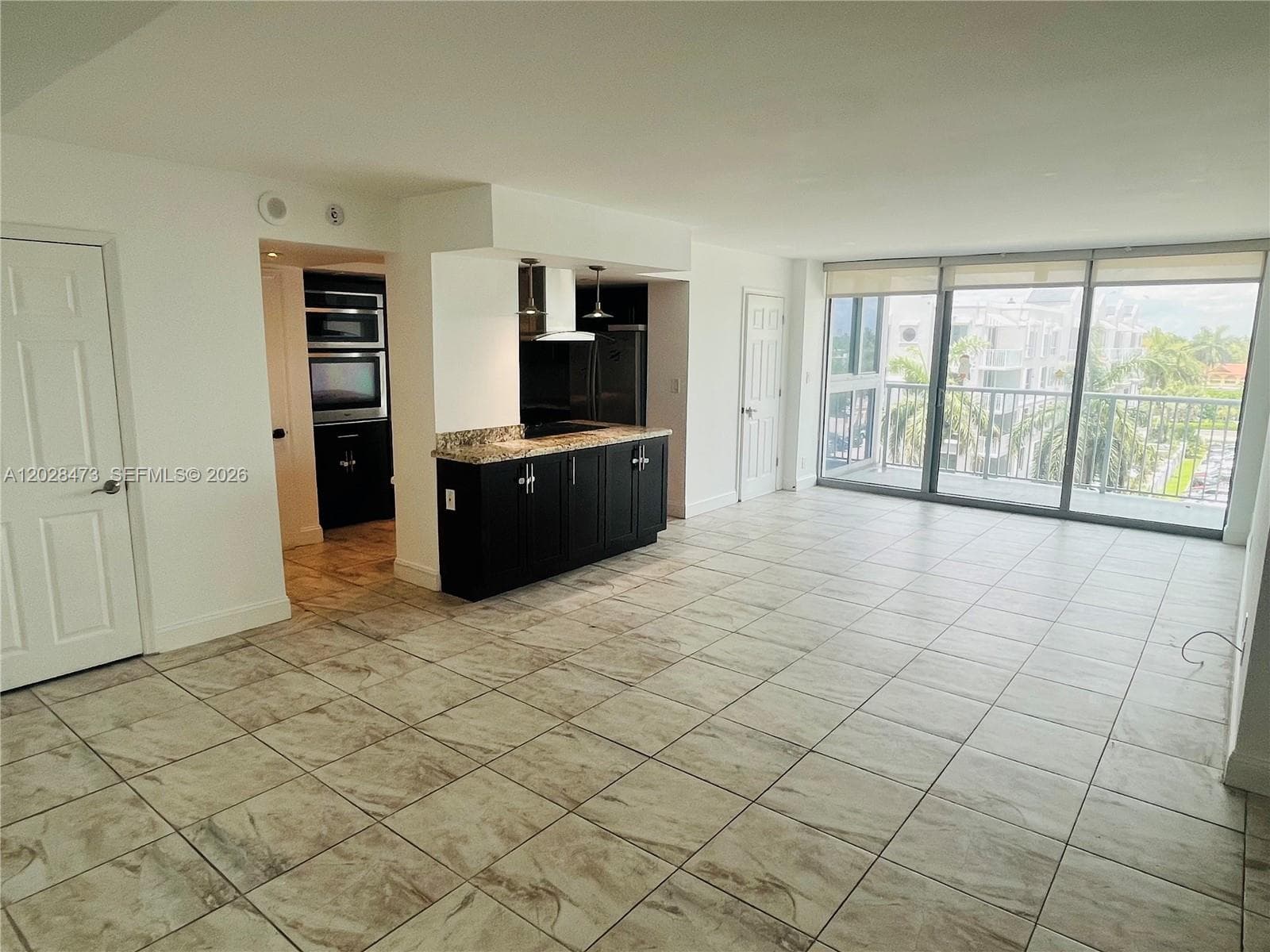 A12028473 — Miami Beach — 2