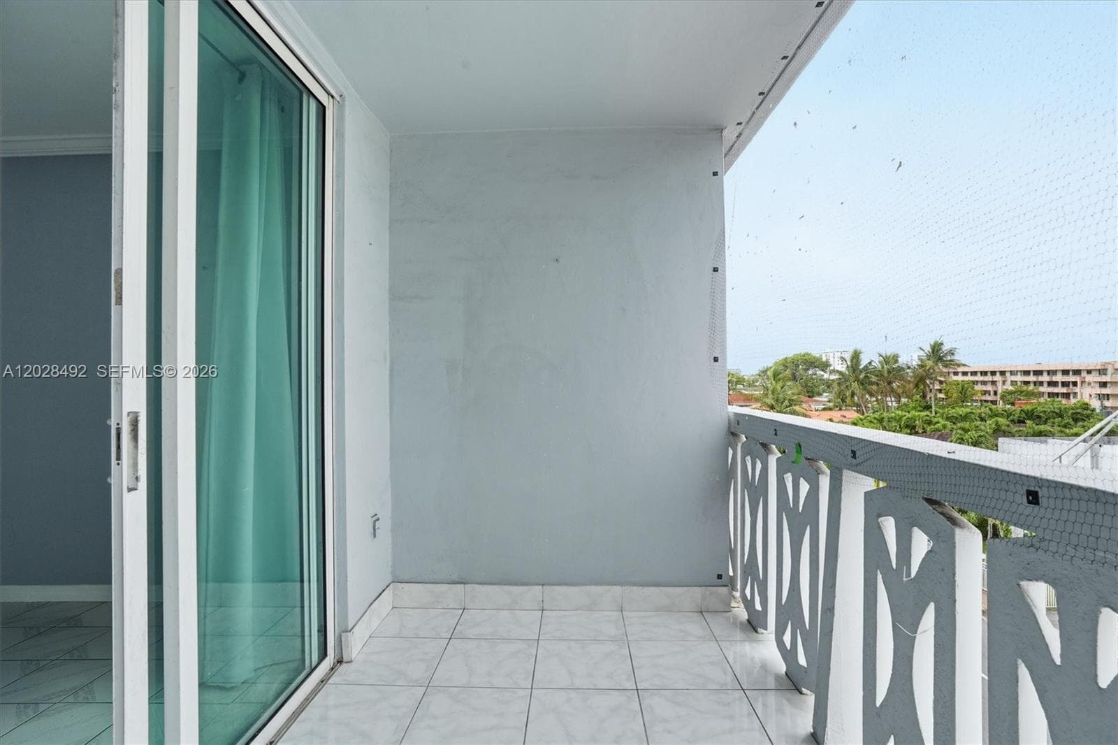 A12028492 — Miami Beach — 6