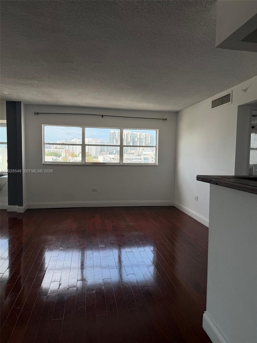 A12028549 — Miami Beach — 6