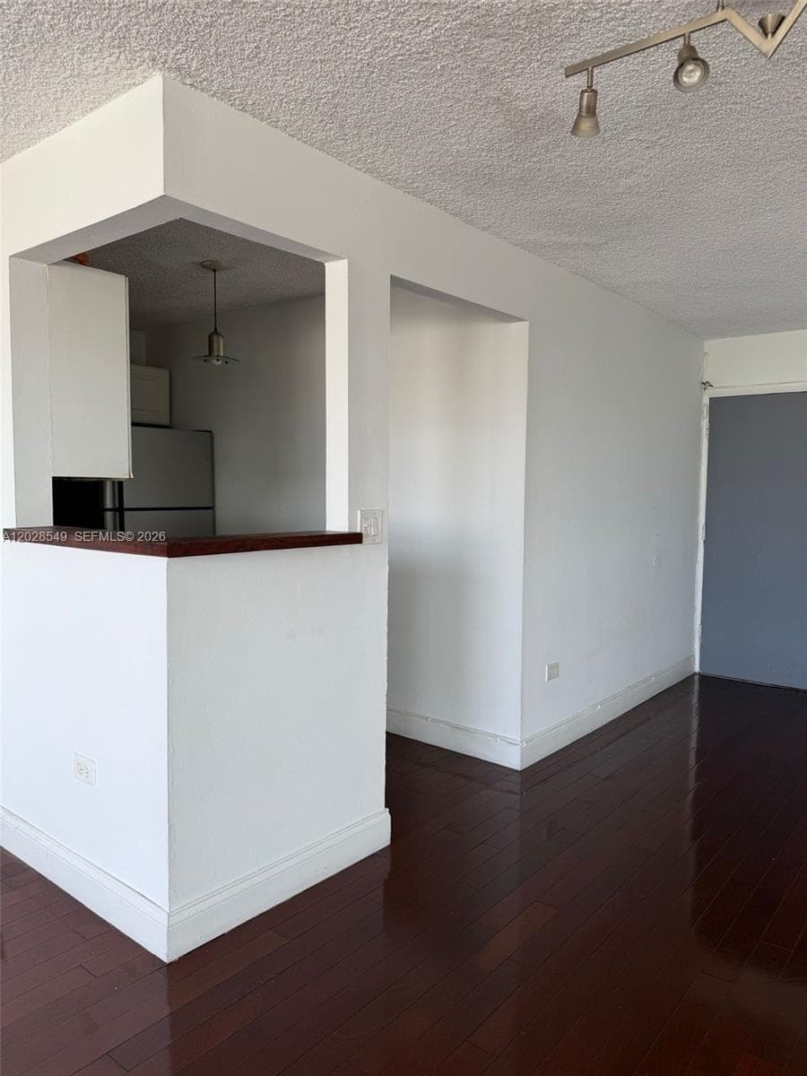 A12028549 — Miami Beach — 7