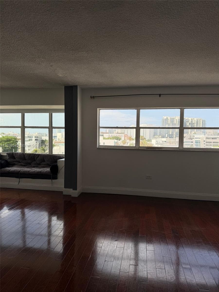 A12028549 — Miami Beach — 3