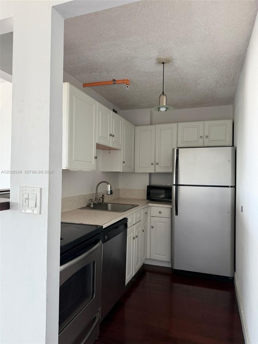 A12028549 — Miami Beach — 9
