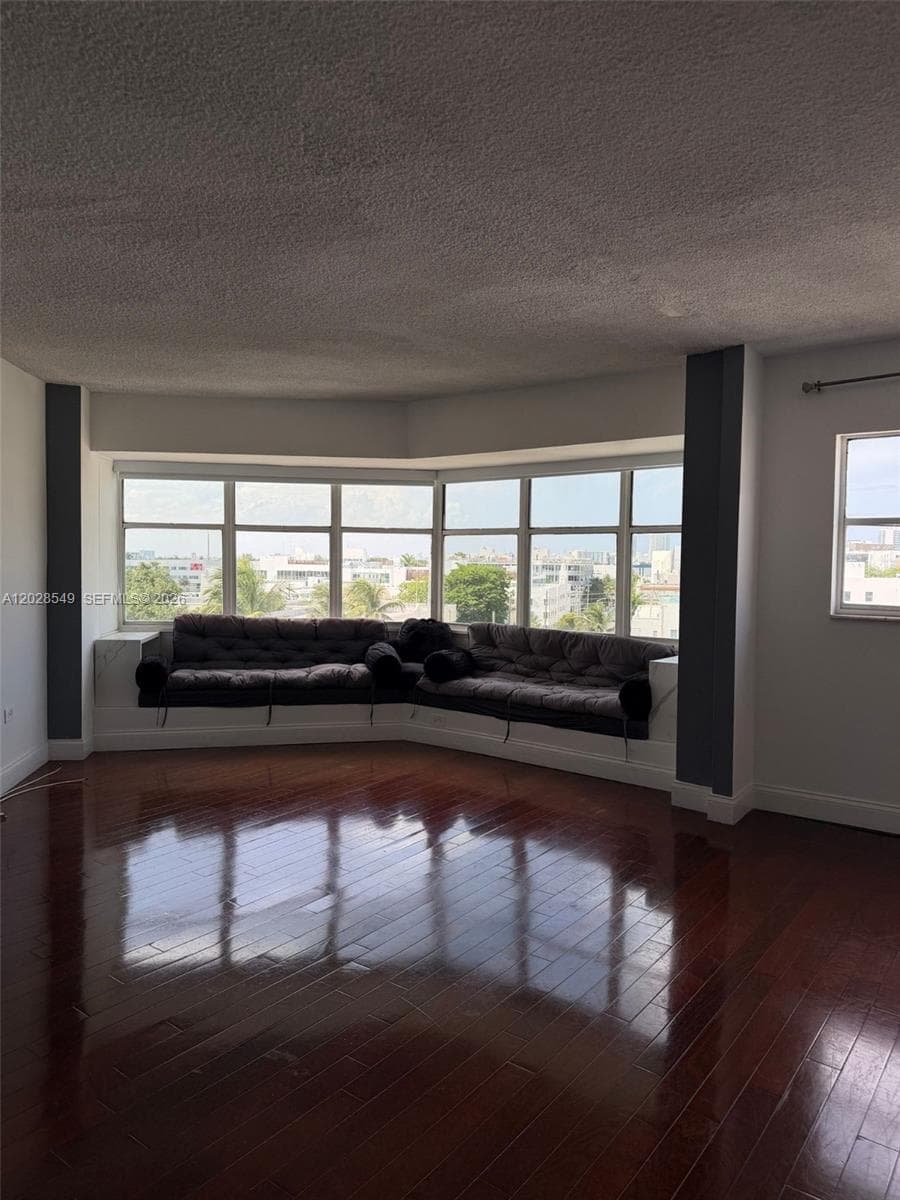 A12028549 — Miami Beach — 4