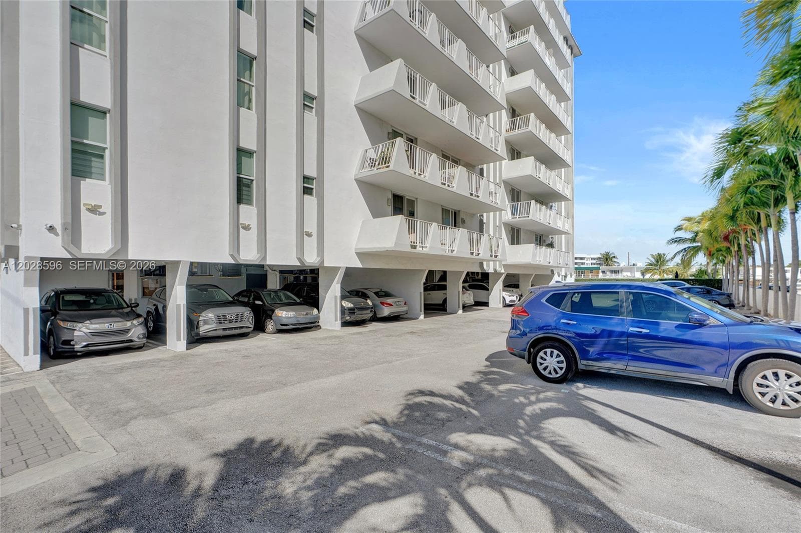 A12028596 — Miami Beach — 19