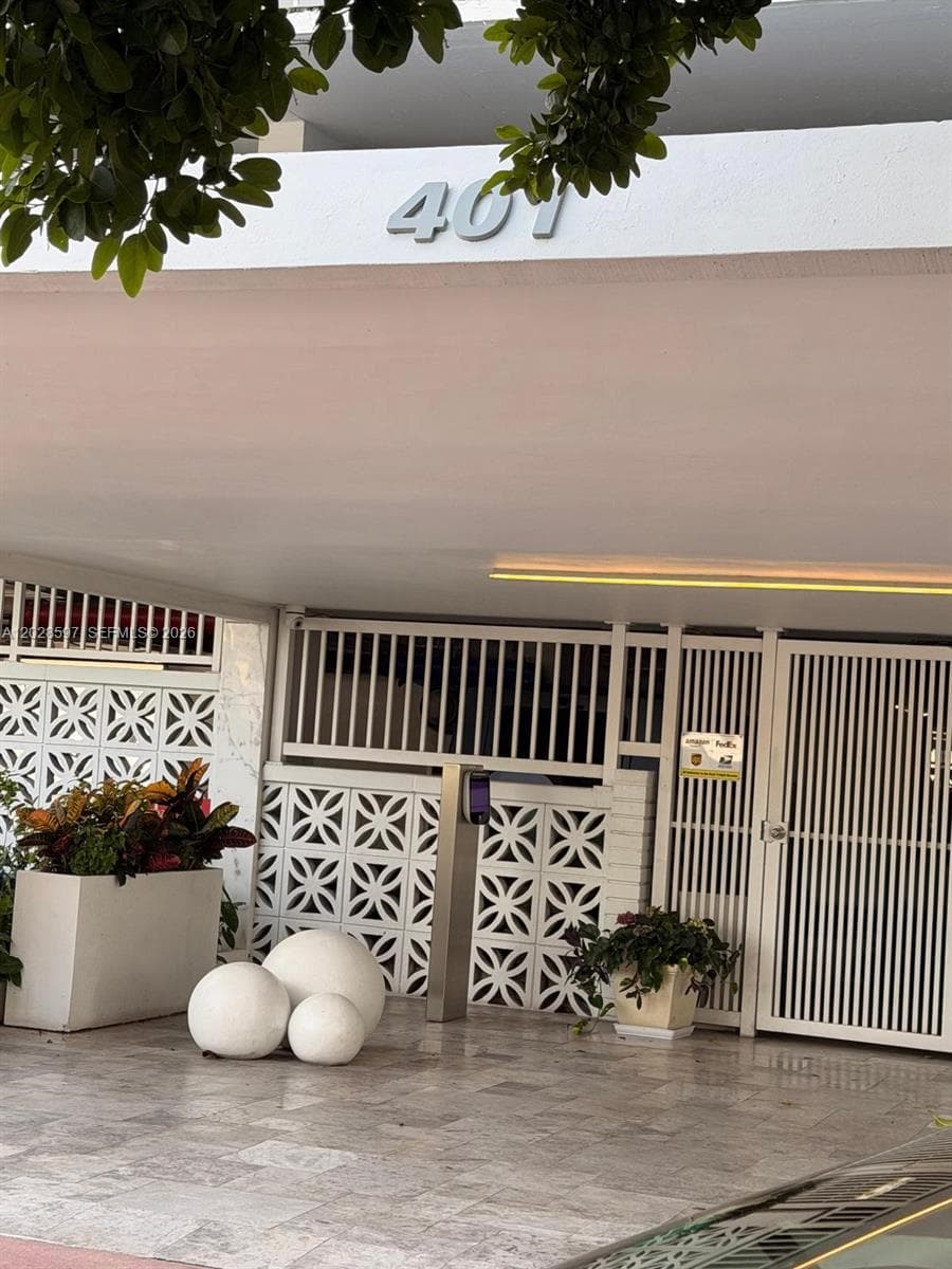 A12028597 — Miami Beach
